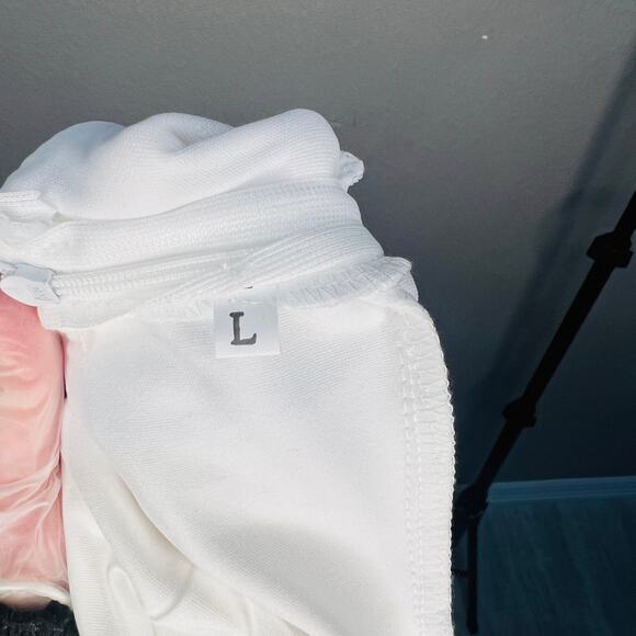 White Plunging Vneck Pants Jumpsuit Size Large - Picture 7 of 8